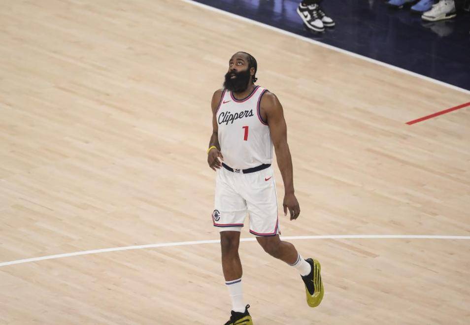 猛龙在加时赛力克老鹰,伦纳德独得分,表现亮眼的简单介绍 猛龙在加时赛力克老鹰,伦纳德独得分,表现亮眼的简单介绍