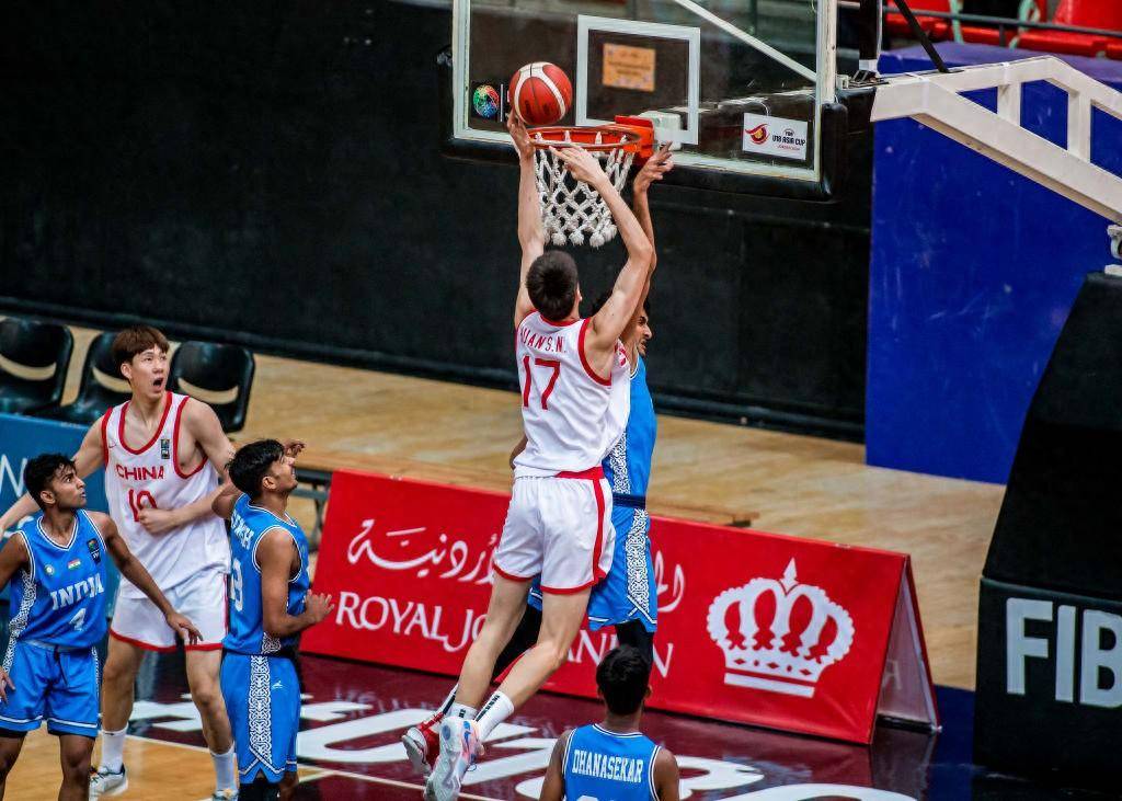 开云体育入口-FLY险胜EG，Elk线上压制力十足鏖战多局入围赛，强势挺进下一轮