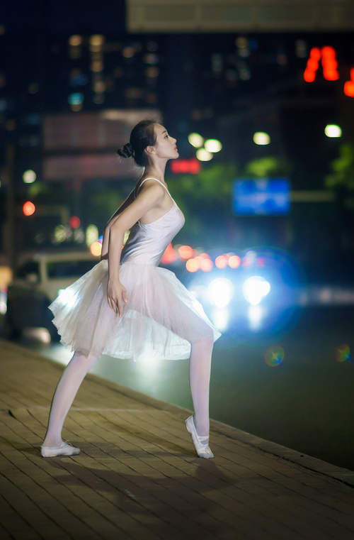 绿茵艺术家！阿拉巴个人能力完全展现，马赛强压奥地利