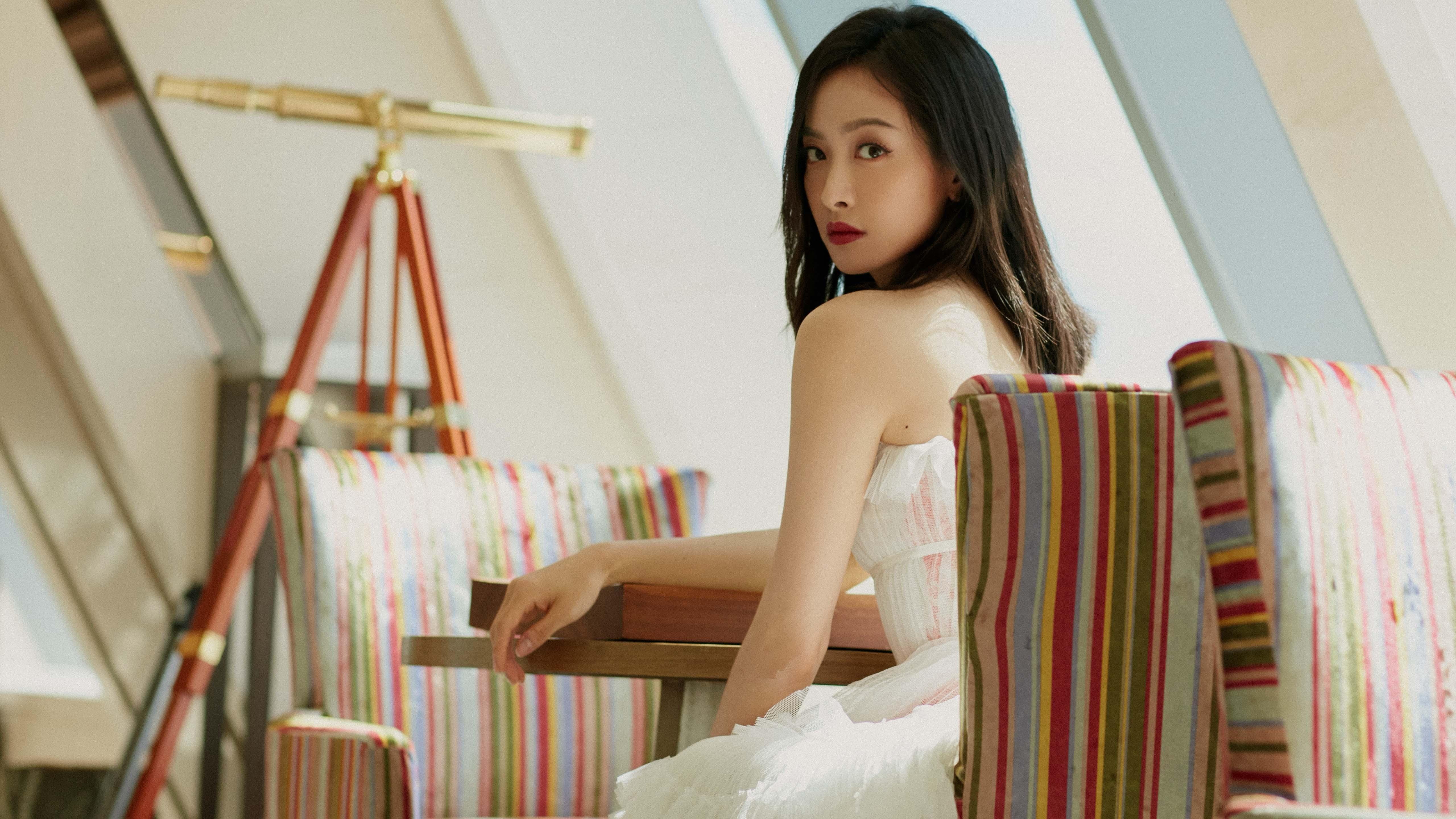 爆冷之夜，恩比德关键先生觉醒，76人逆势崛起击溃雄鹿