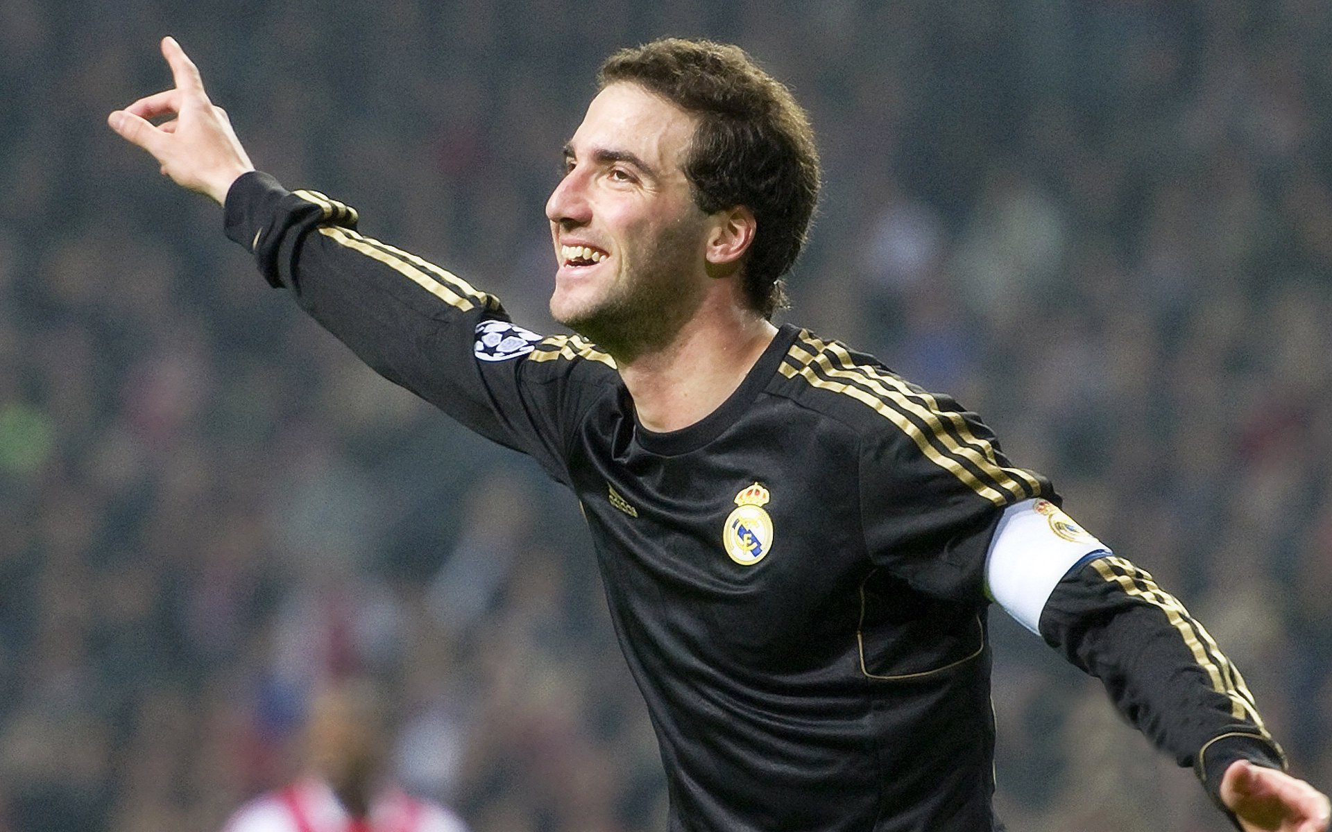 墨西哥末节带走沙特，本泽马完成自我救赎，足球赛场上的逆袭与重生