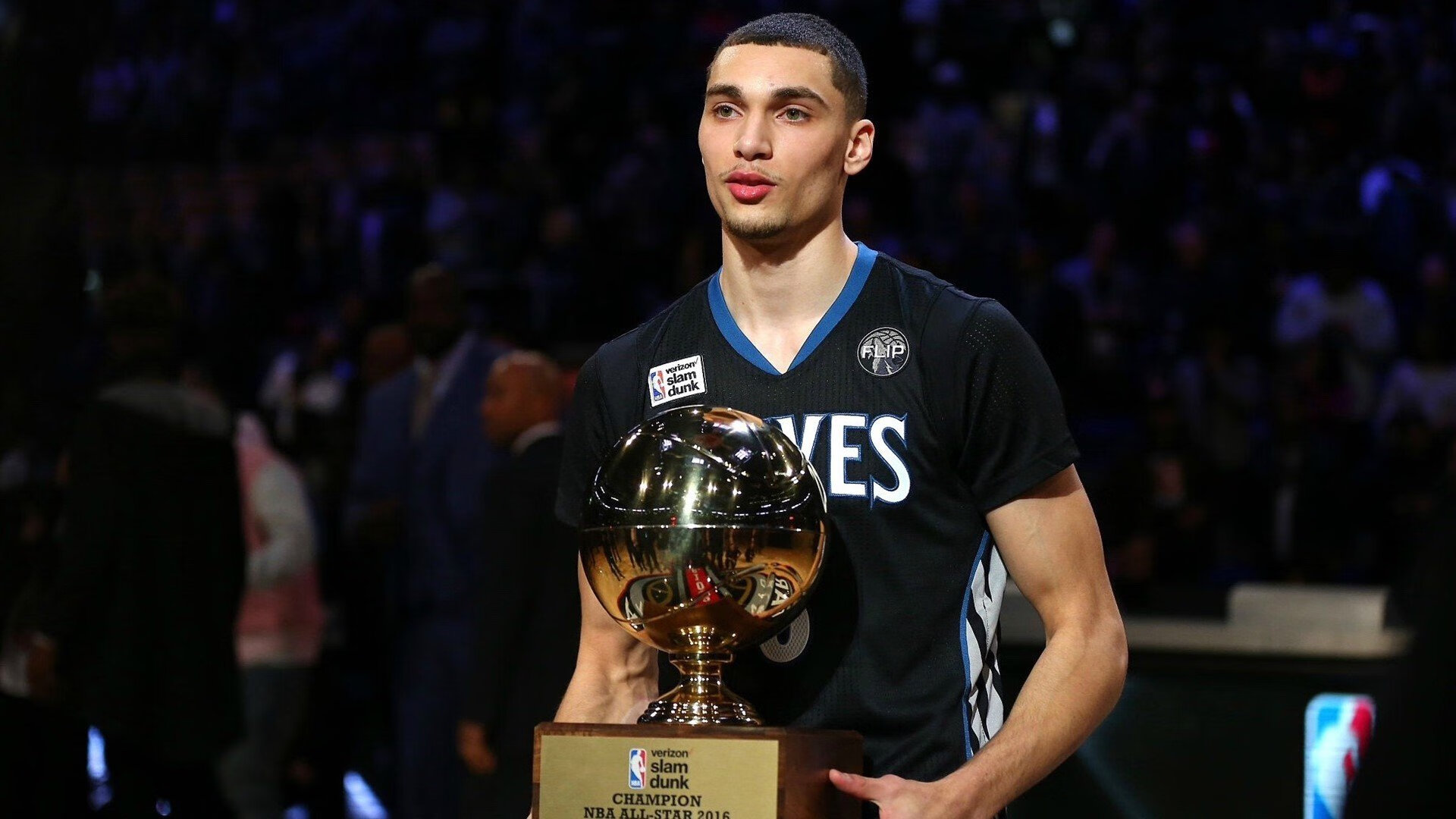 末节狂飙26分，欧文逆天改命！黄蜂打出32-10攻击波，新疆防线彻底崩塌